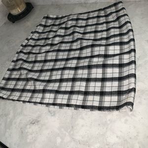 Prettylittlething black and white plaid skirt